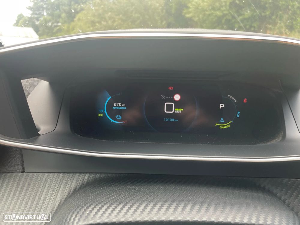 Peugeot e-208 GT - 12