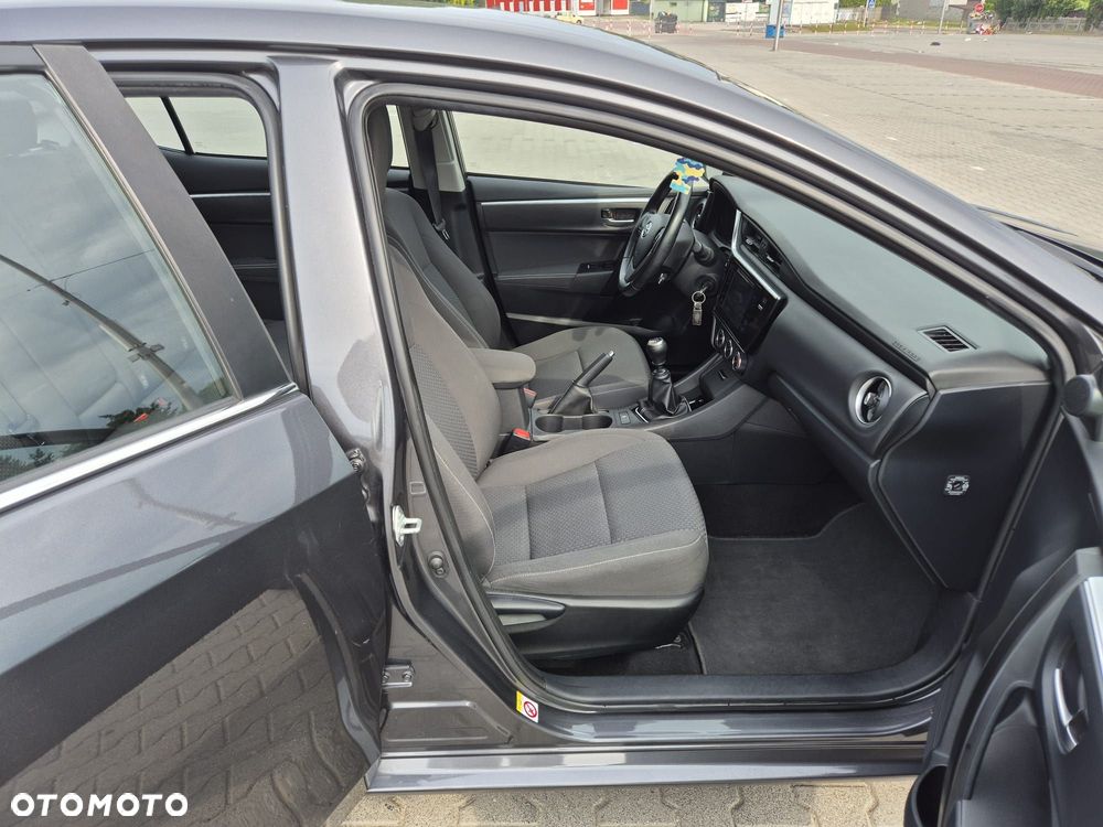 Toyota Corolla 1.6 Classic Plus - 16