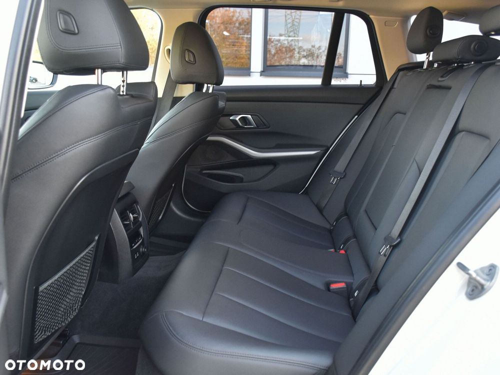 BMW Seria 3 320d xDrive Advantage sport - 21