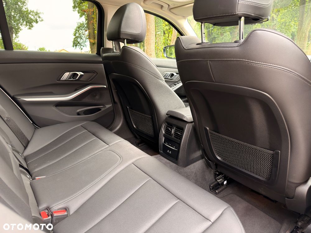 BMW Seria 3 320d xDrive MHEV Luxury Line - 13