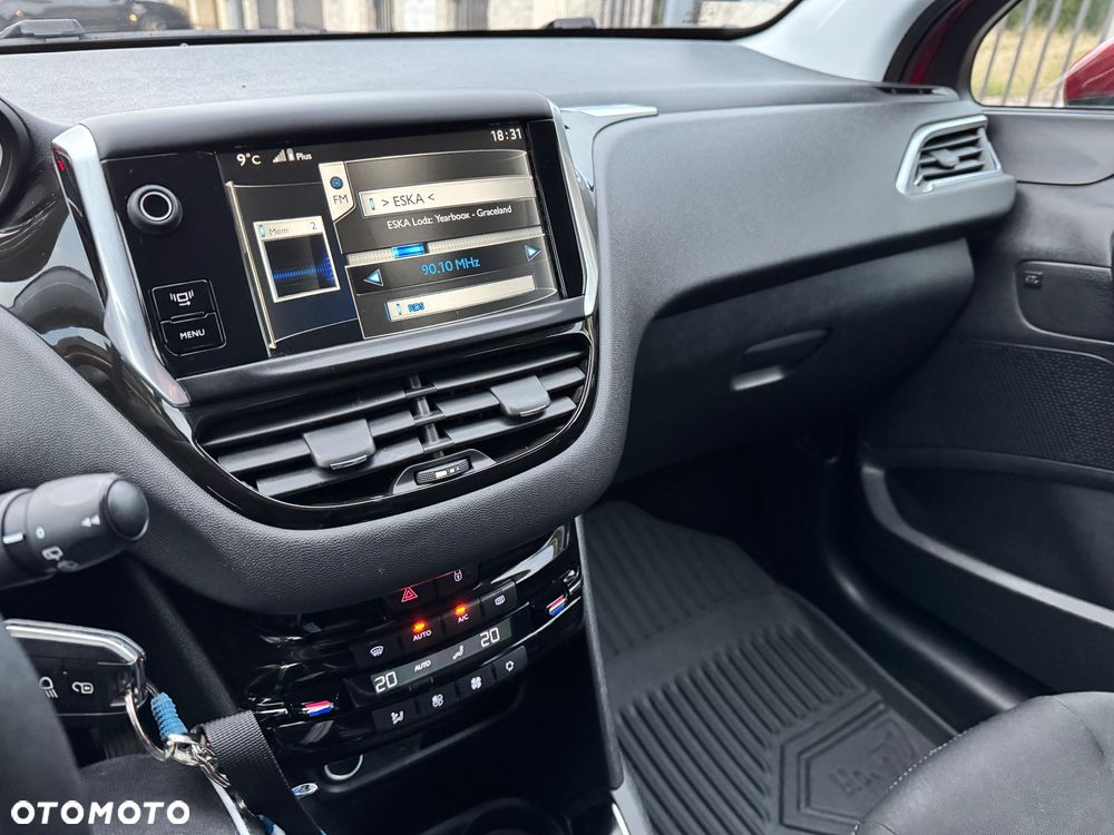 Peugeot 208 1.2 VTi Allure - 9