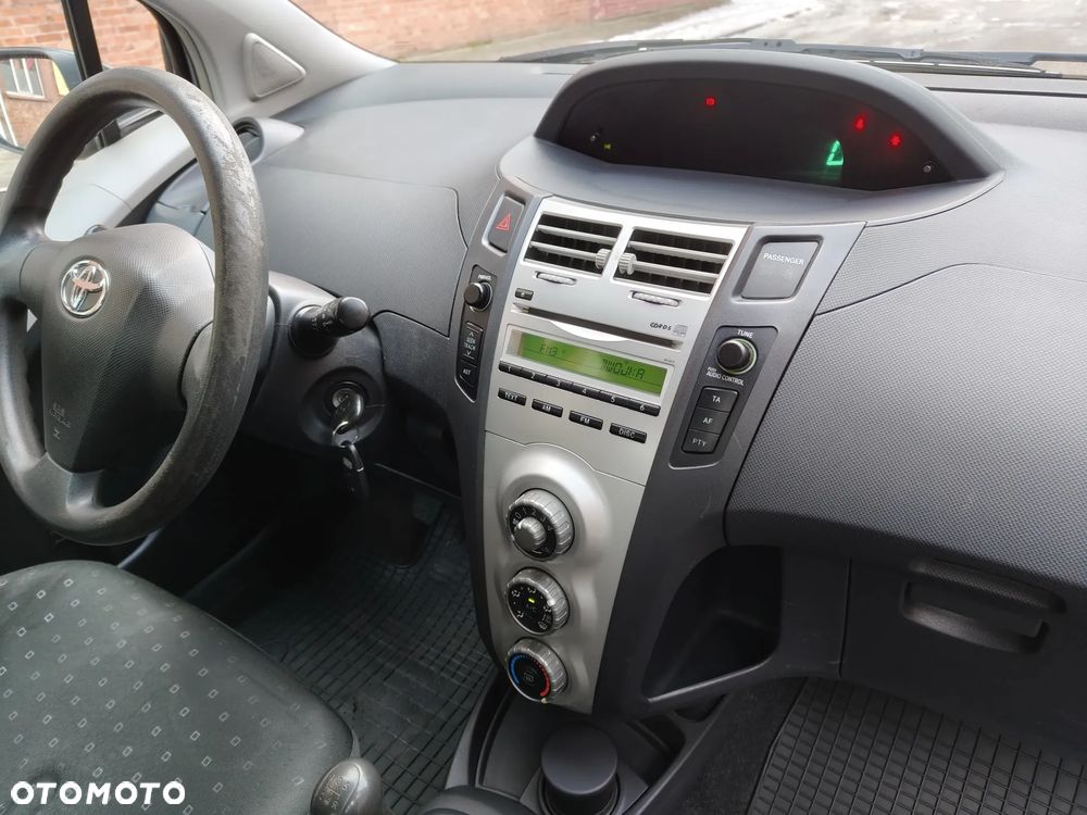 Toyota Yaris 1.3 Luna A/C - 25