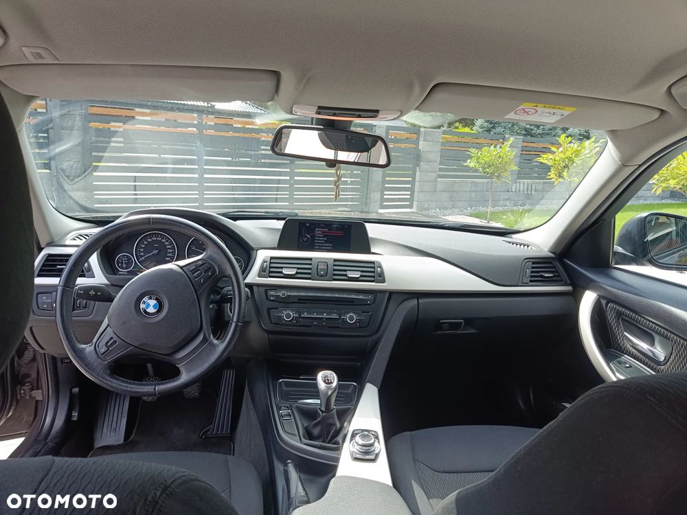 BMW Seria 3 316d - 13