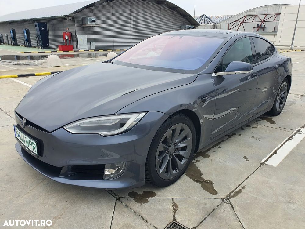 Tesla Model S - 4