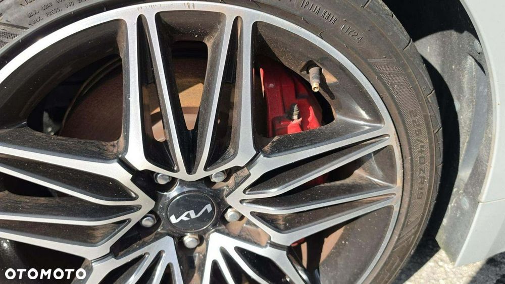 Kia Stinger - 11