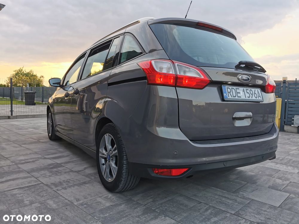 Ford Grand C-MAX - 17