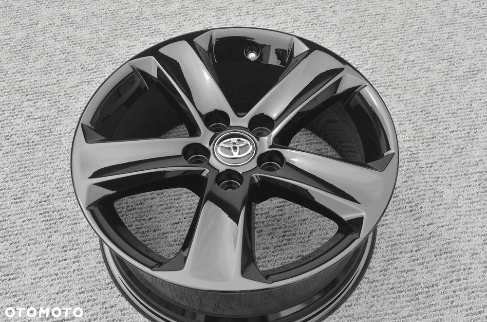 Felgi 7x17 5x114.3 Toyota Corolla Avensis Camry RAV4 C-HR Auris HighLander - 2