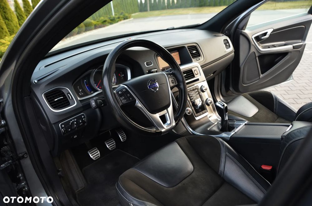 Volvo V60 D2 Drive-E R-Design Momentum - 23