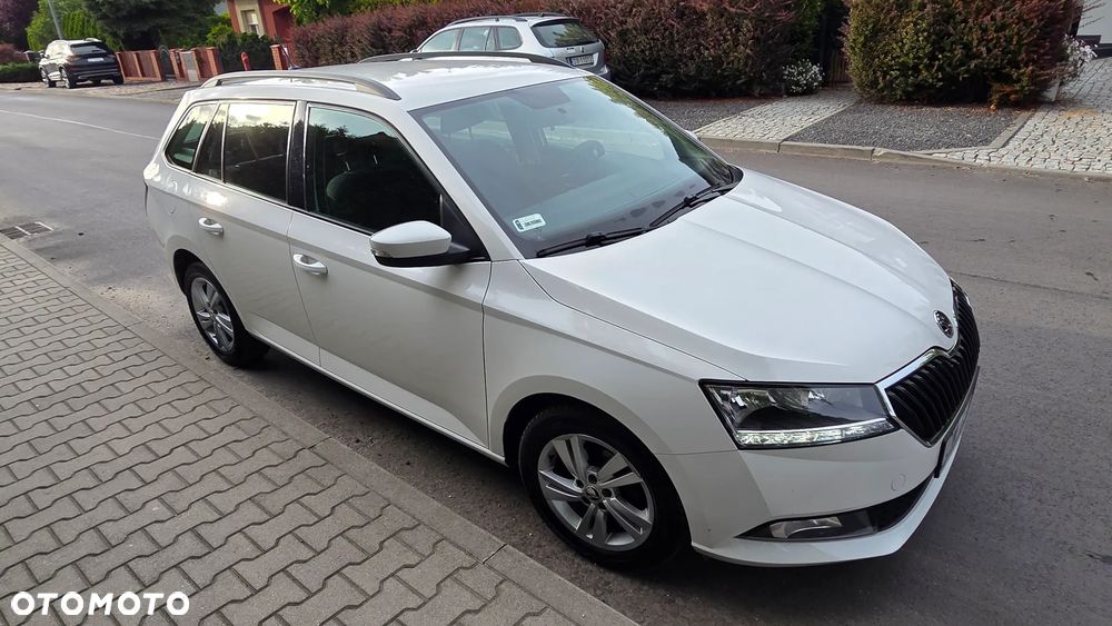 Skoda Fabia 1.0 Style Color - 9