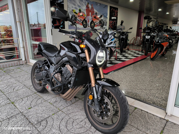 Honda CB  650 RA Neo Sports Cafe Akrapovic