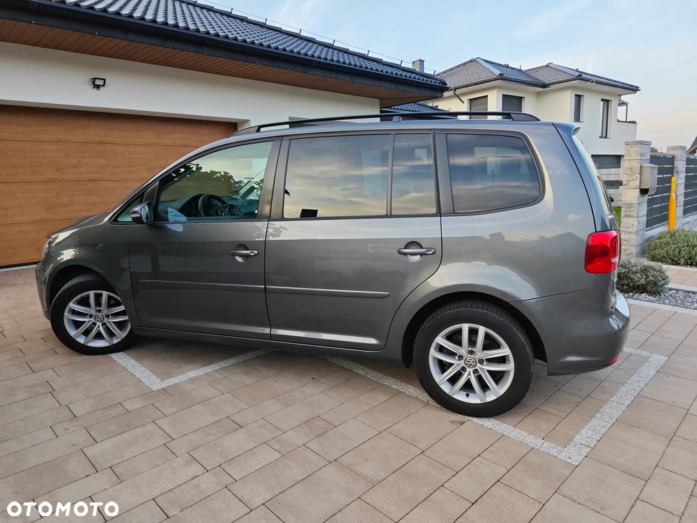 Volkswagen Touran - 12