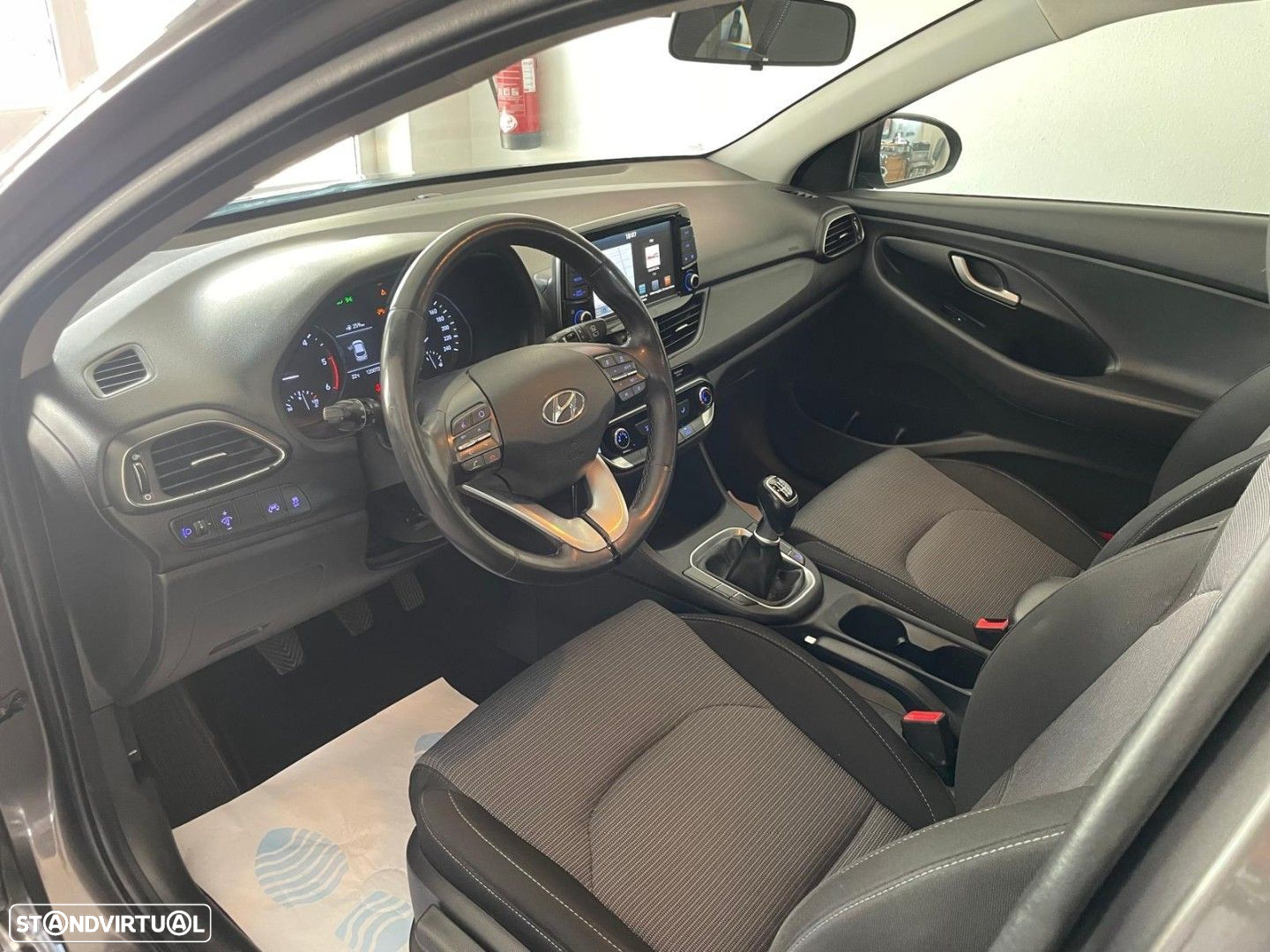 Hyundai i30 SW 1.6 CRDi Comfort+Navi - 9