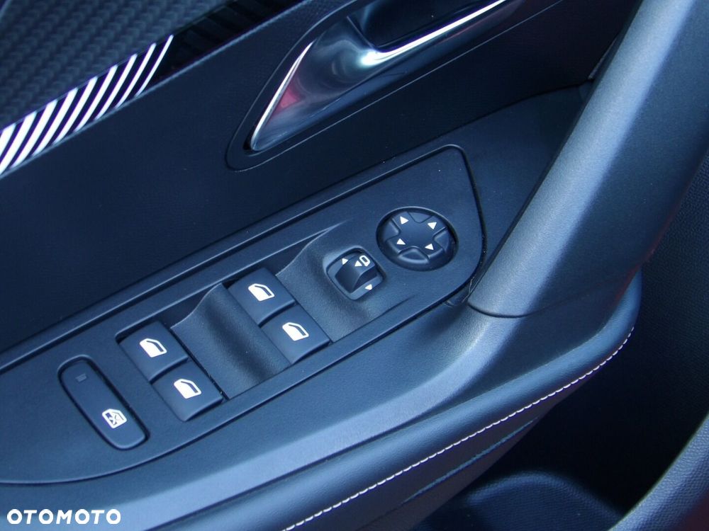 Peugeot 2008 1.2 PureTech Allure S&S EAT8 - 18
