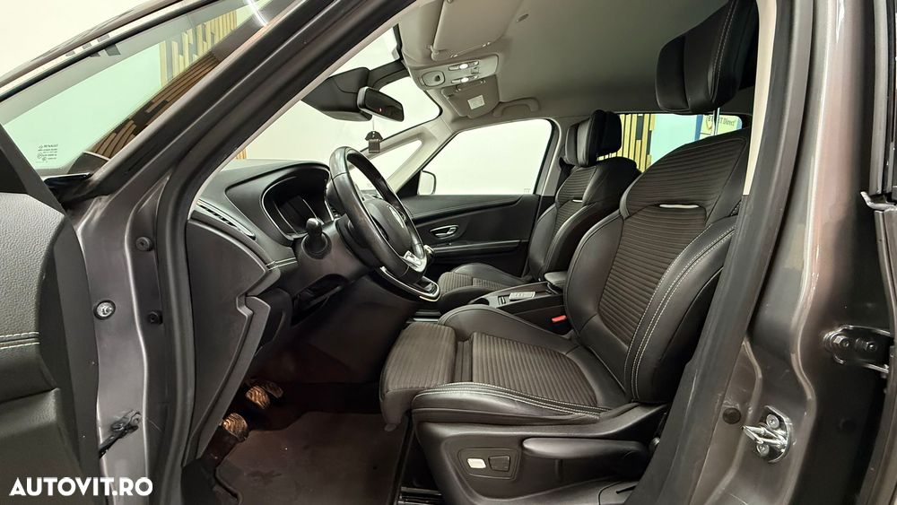Renault Grand Scenic - 13