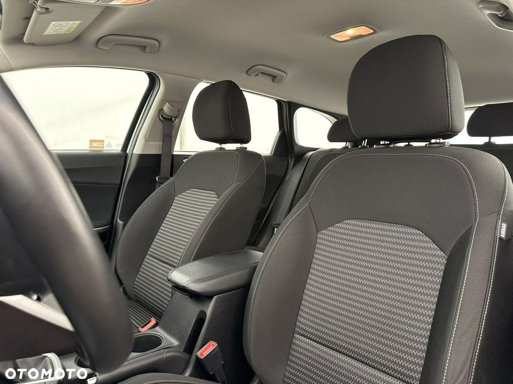Kia Ceed - 12