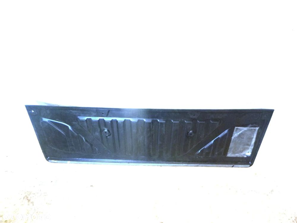 OSŁONA WEWNĘTRZNA  tapicerka TYLNEJ KLAPY tył NISSAN NAVARA NP300 - 3