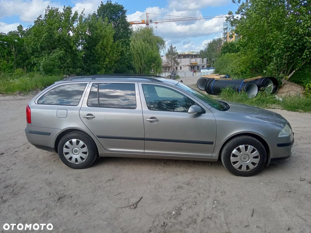 Skoda Octavia 1.6 Ambiente - 16