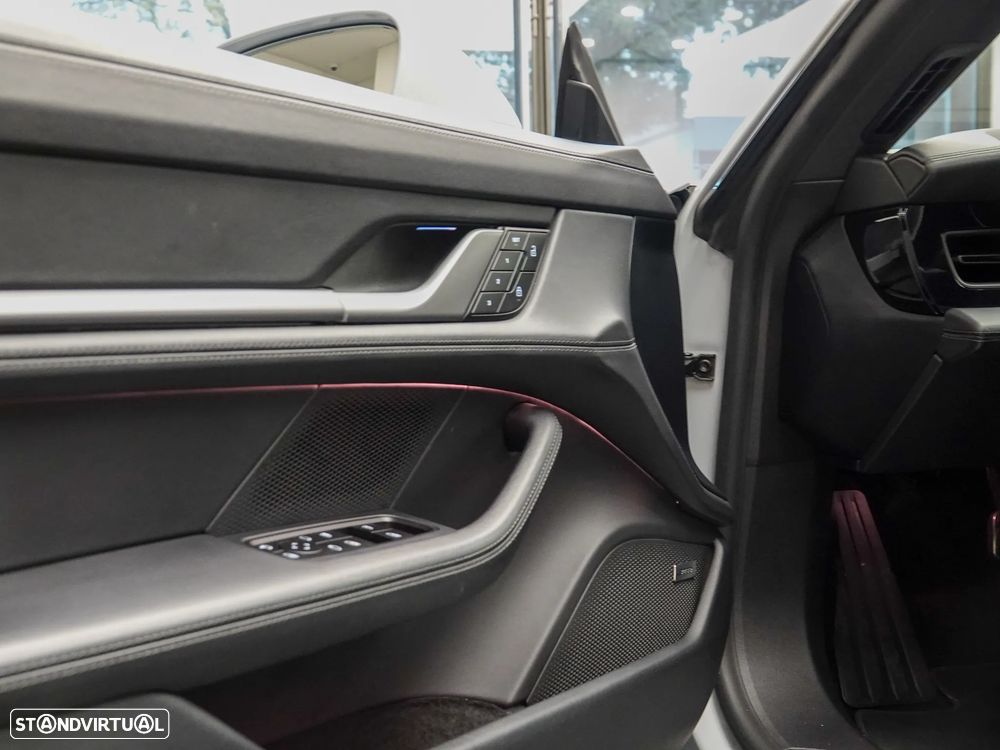 Porsche Taycan 4 - 17