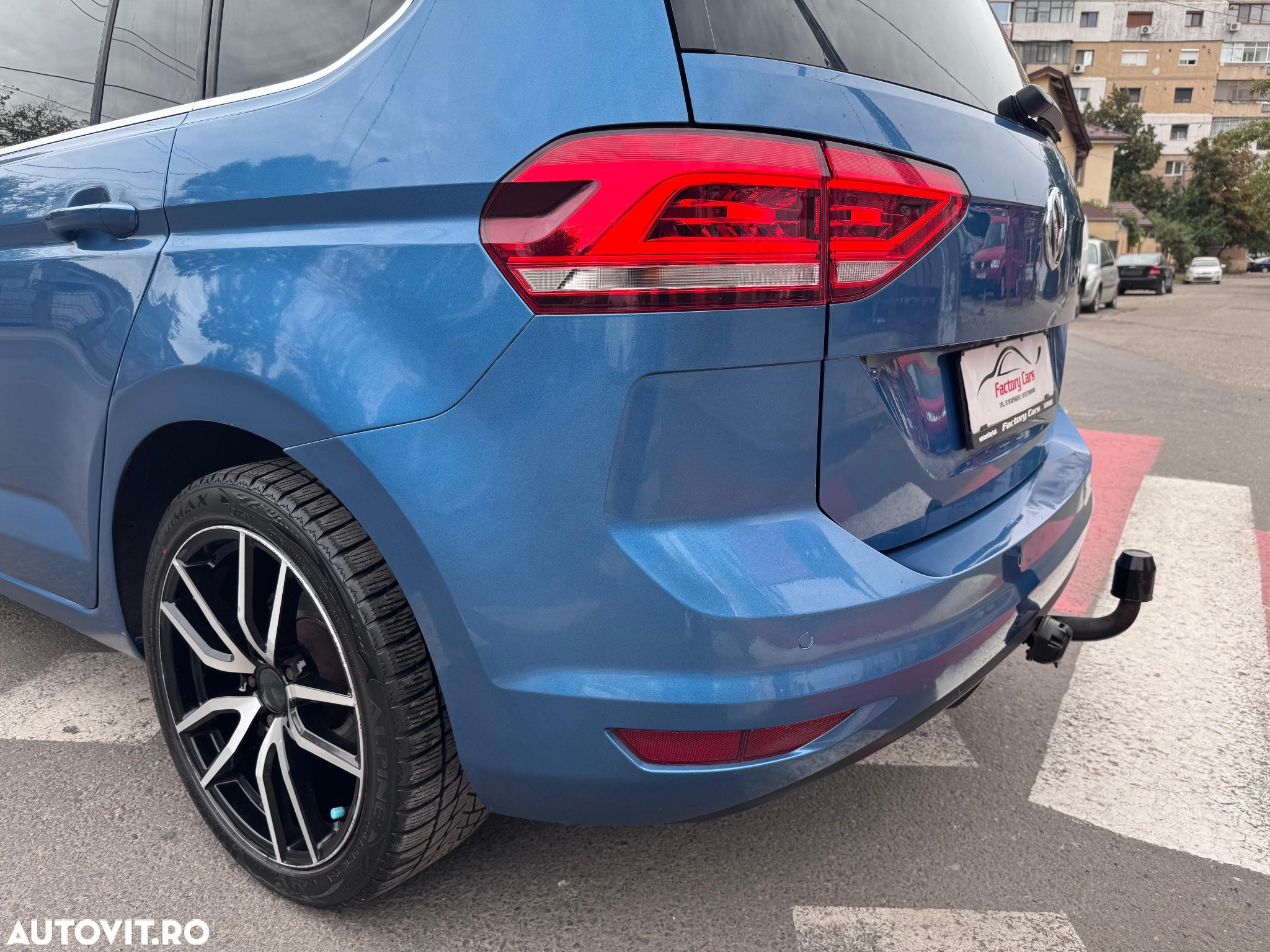 Volkswagen Touran 1.6 TDI DSG Highline - 19