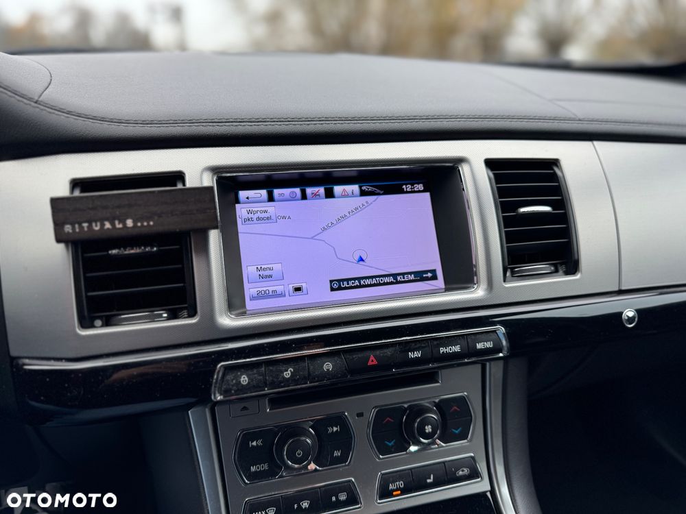 Jaguar XF 3.0 V6 D Premium Luxury - 14