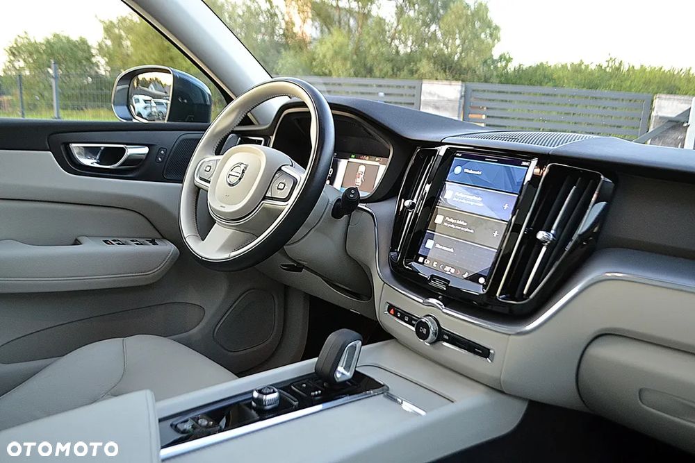 Volvo XC 60 B4 D Momentum - 18
