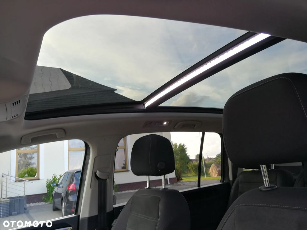 Volkswagen Touran - 19