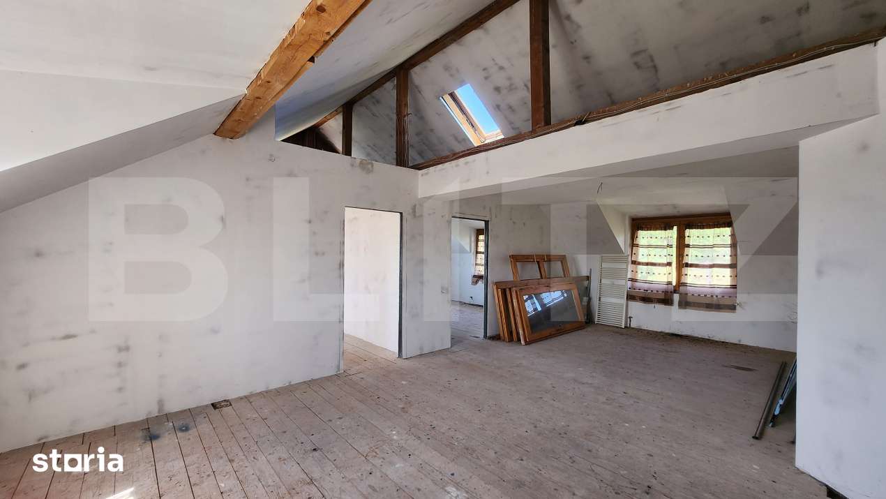 Apartament cu 3 camere, 80 mp, 3.000 mp teren, zona Reghin — fotografia 1