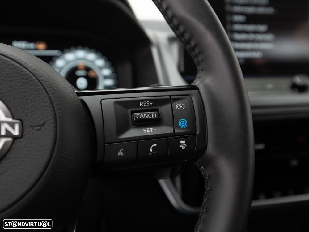 Nissan Qashqai 1.3 DIG-T N-Connecta Xtronic - 16