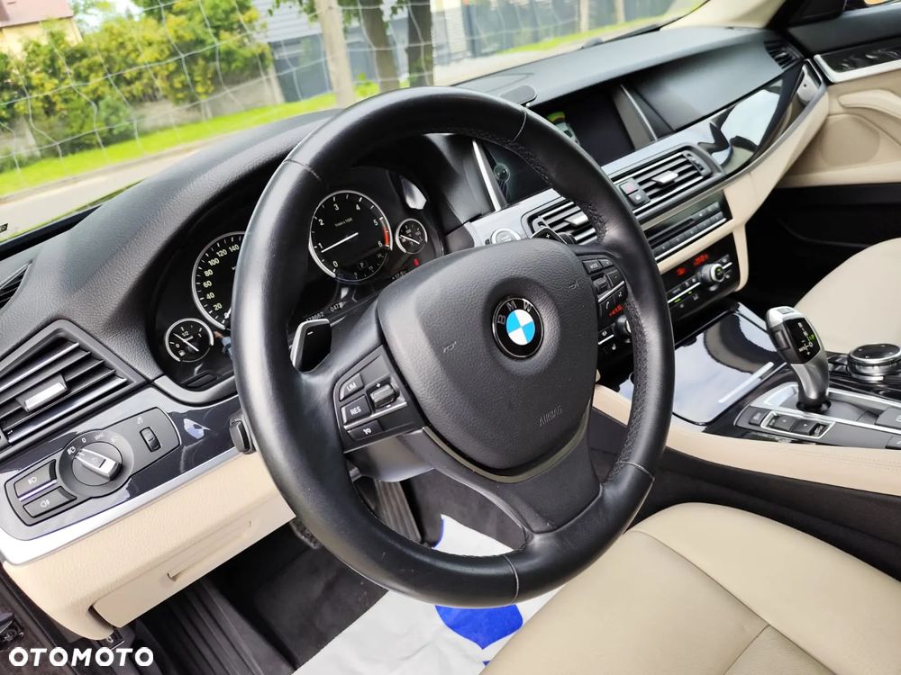 BMW Seria 5 520d Touring Luxury Line - 10