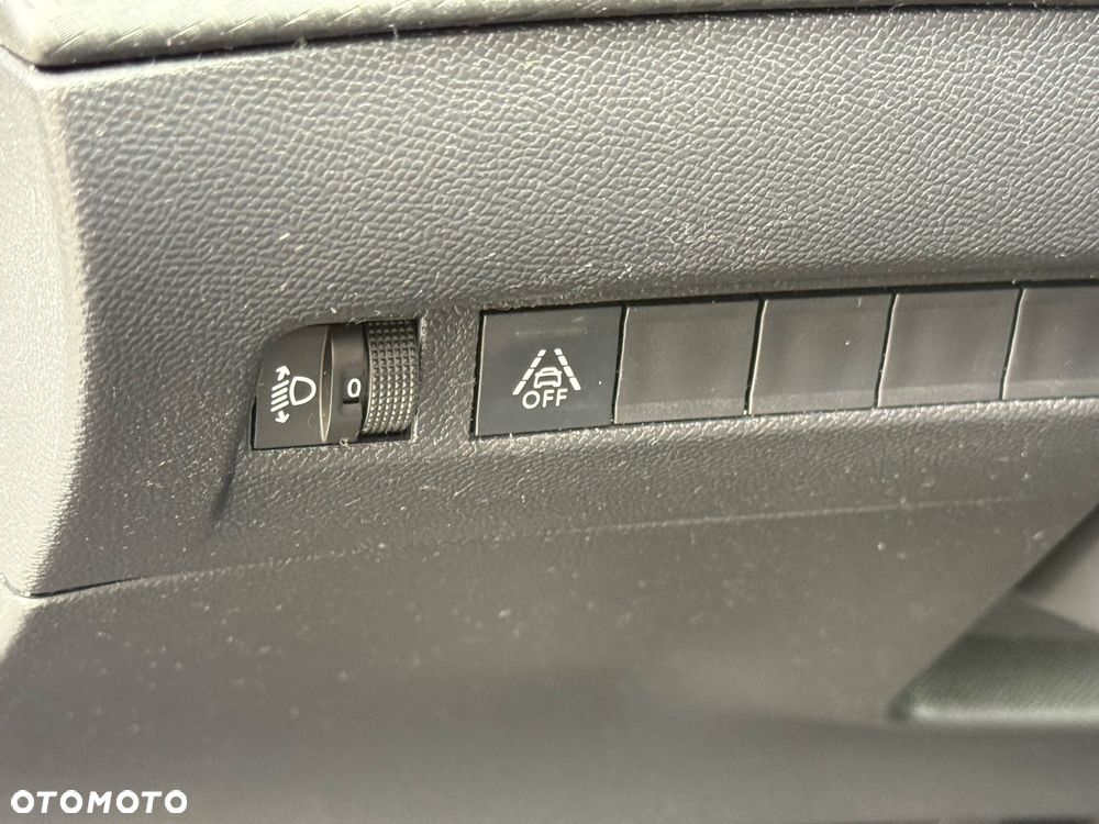 Peugeot 2008 BlueHDi 100 STOP & START Allure - 17