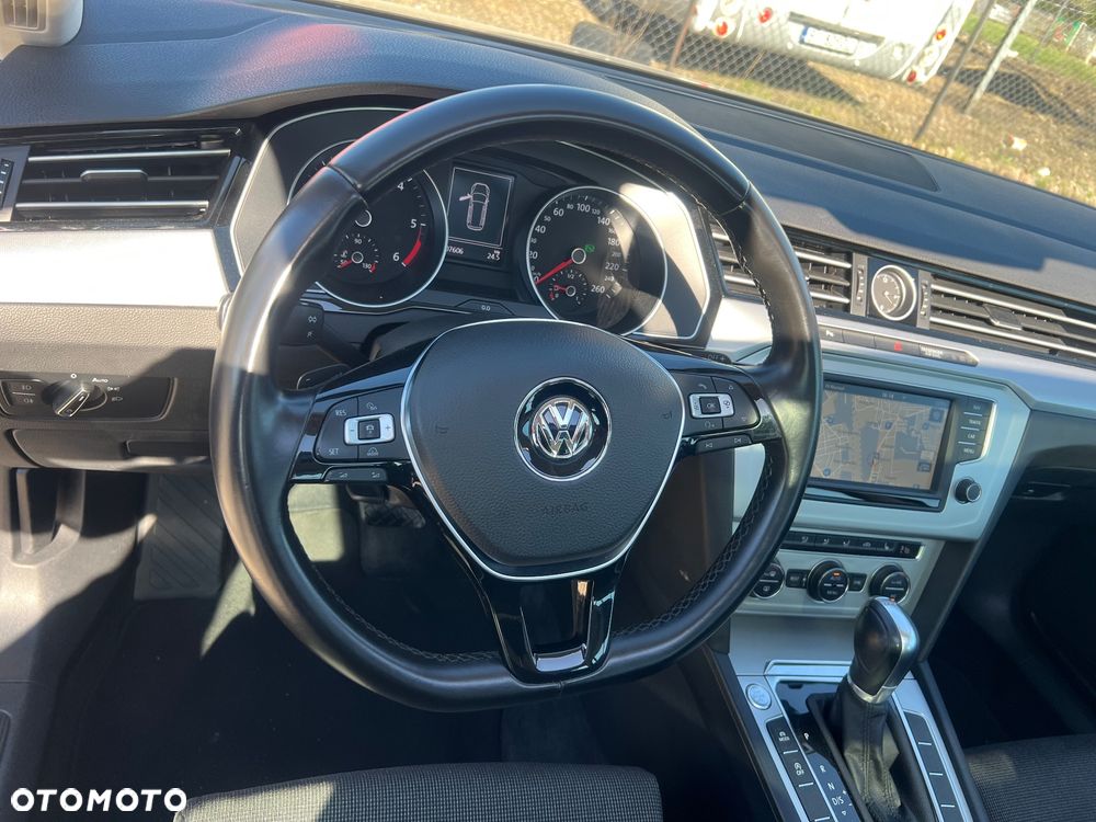 Volkswagen Passat - 16