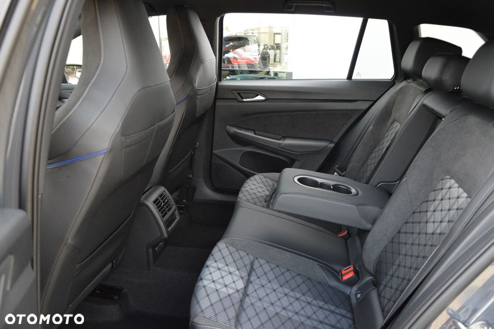 Volkswagen Golf - 25