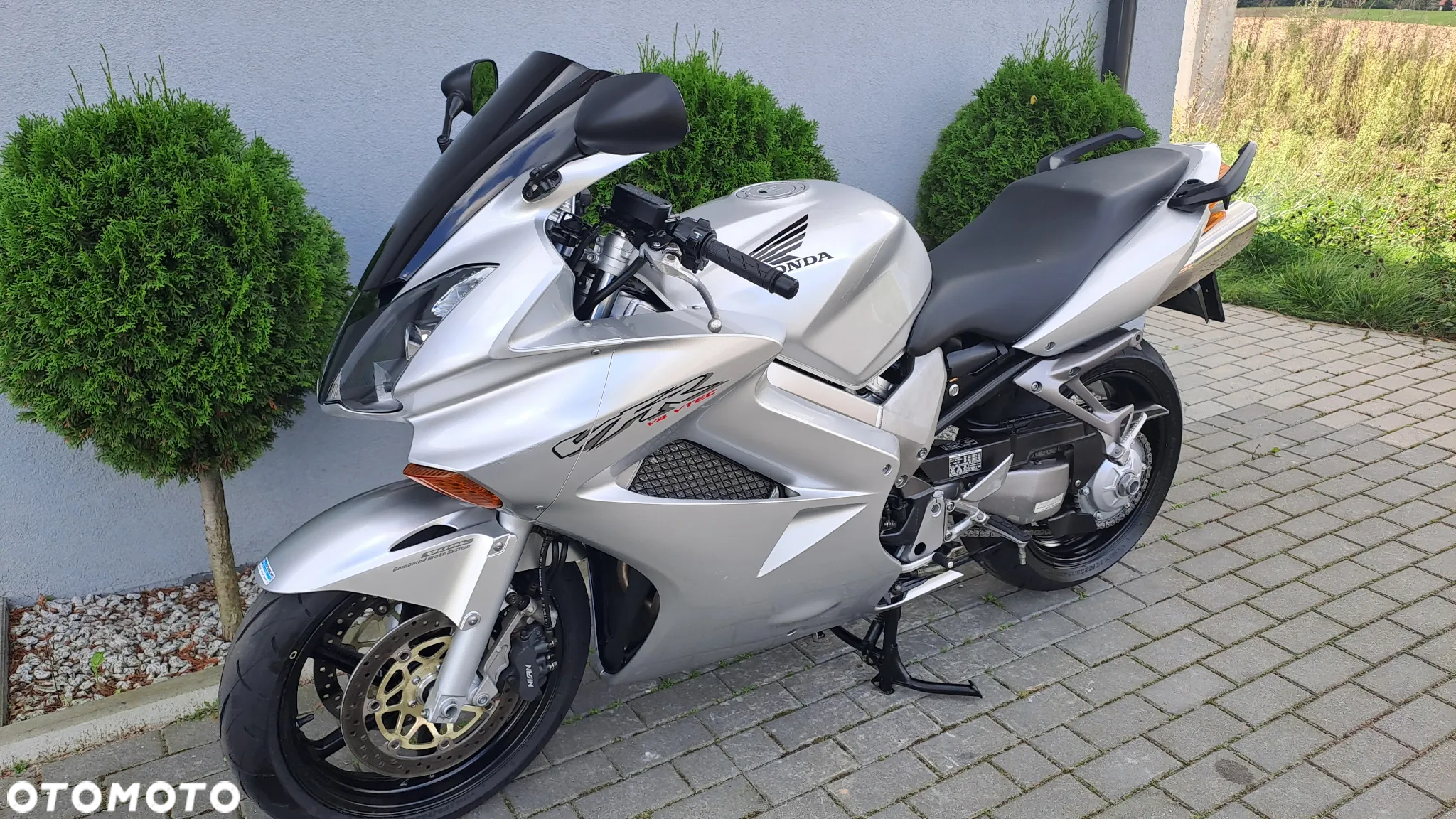 Honda VFR - 28