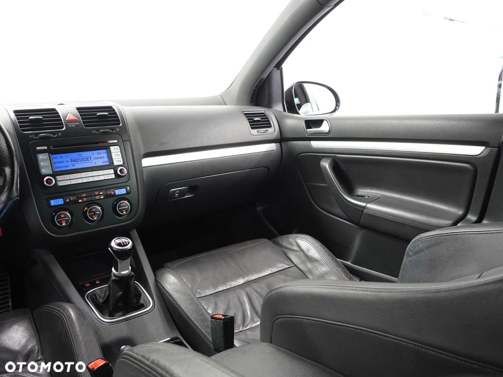 Volkswagen Golf - 29
