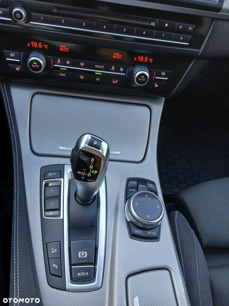 BMW Seria 5 520d xDrive - 17