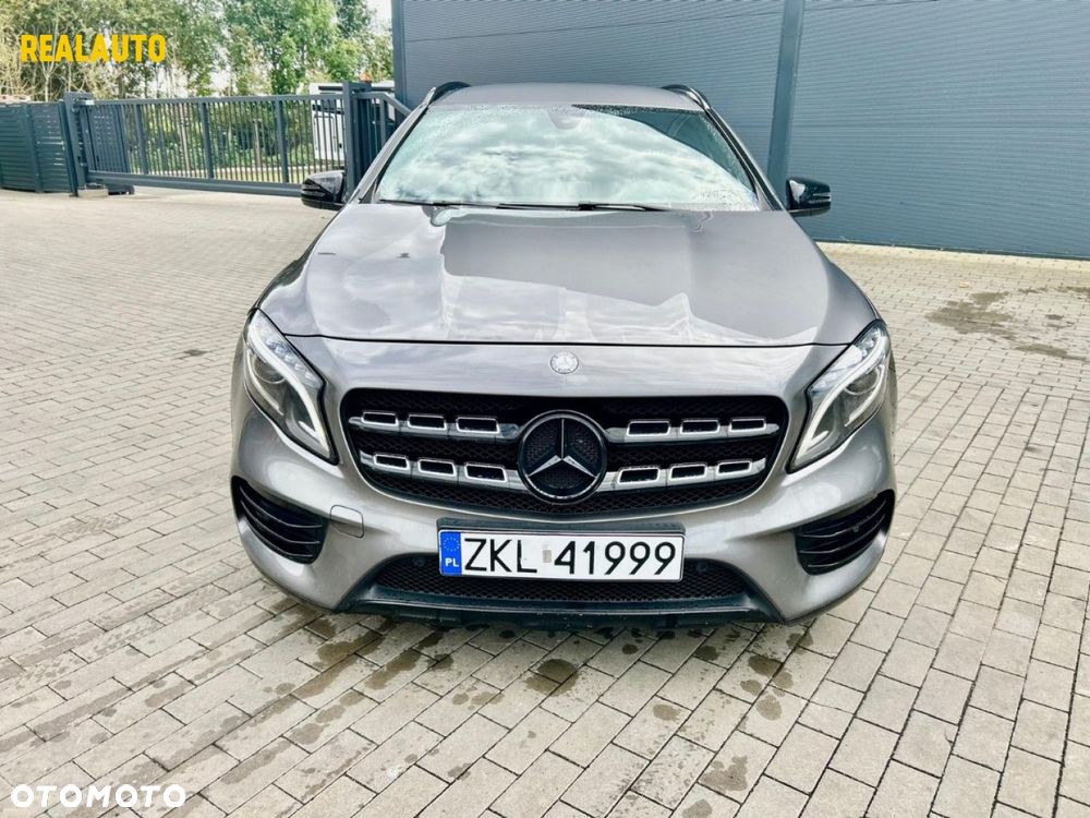 Mercedes-Benz GLA - 9