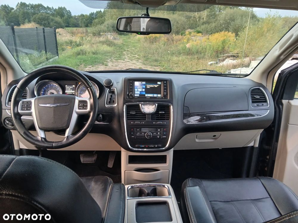 Chrysler Town & Country 3.6 Limited - 12