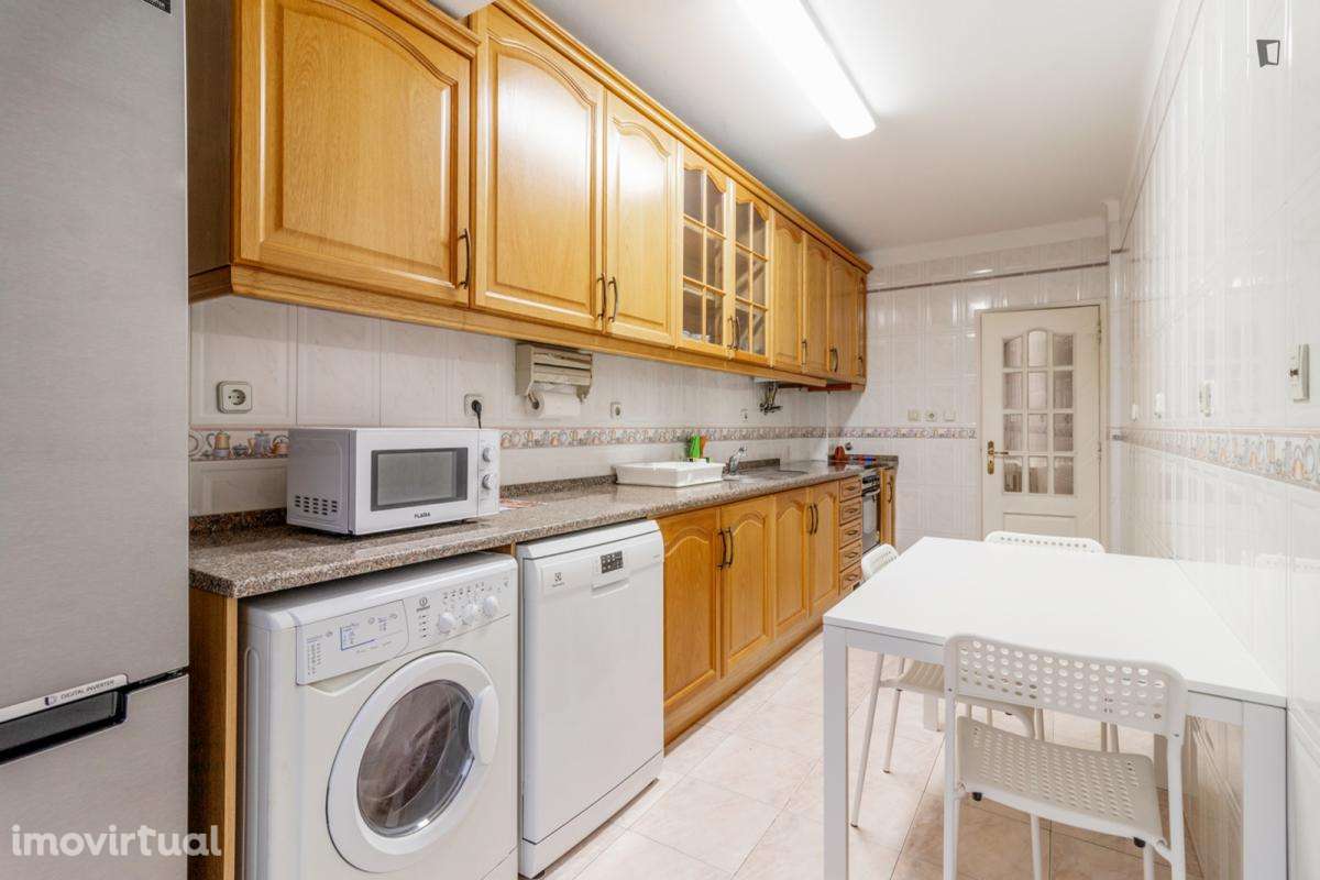 Quarto - localizado em Linda-a-Velha Lisbon - Grande imagem: 2/18