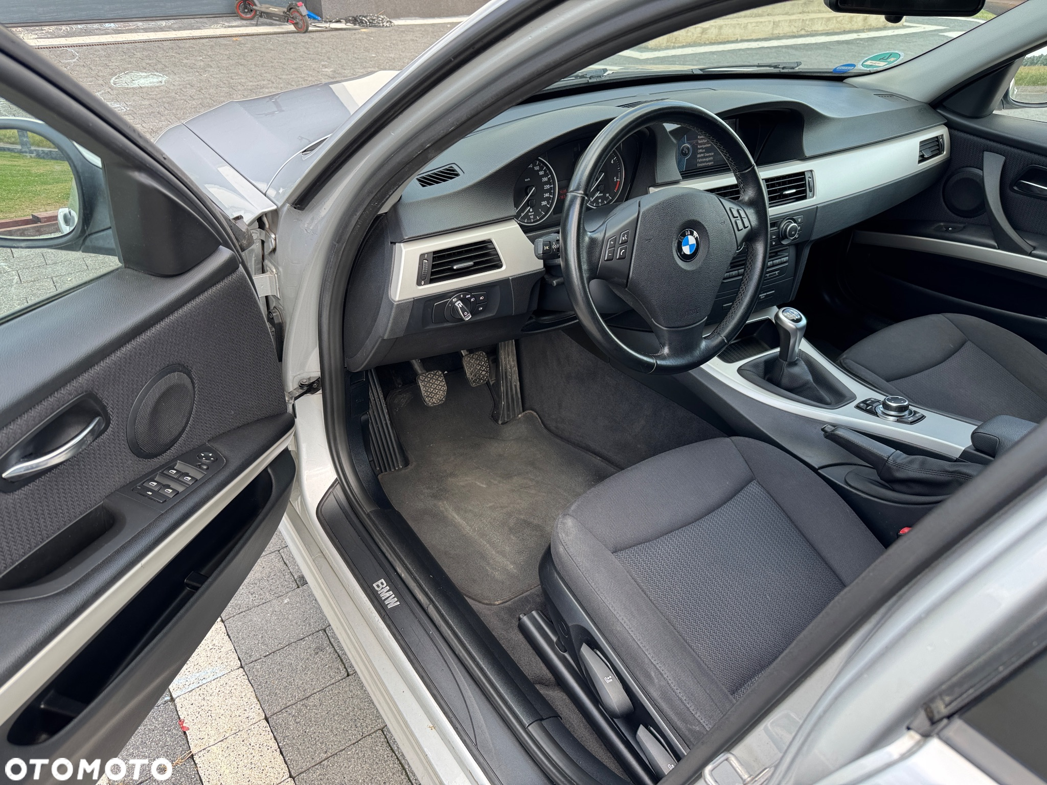 BMW Seria 3 318d DPF Touring Edition Exclusive - 15