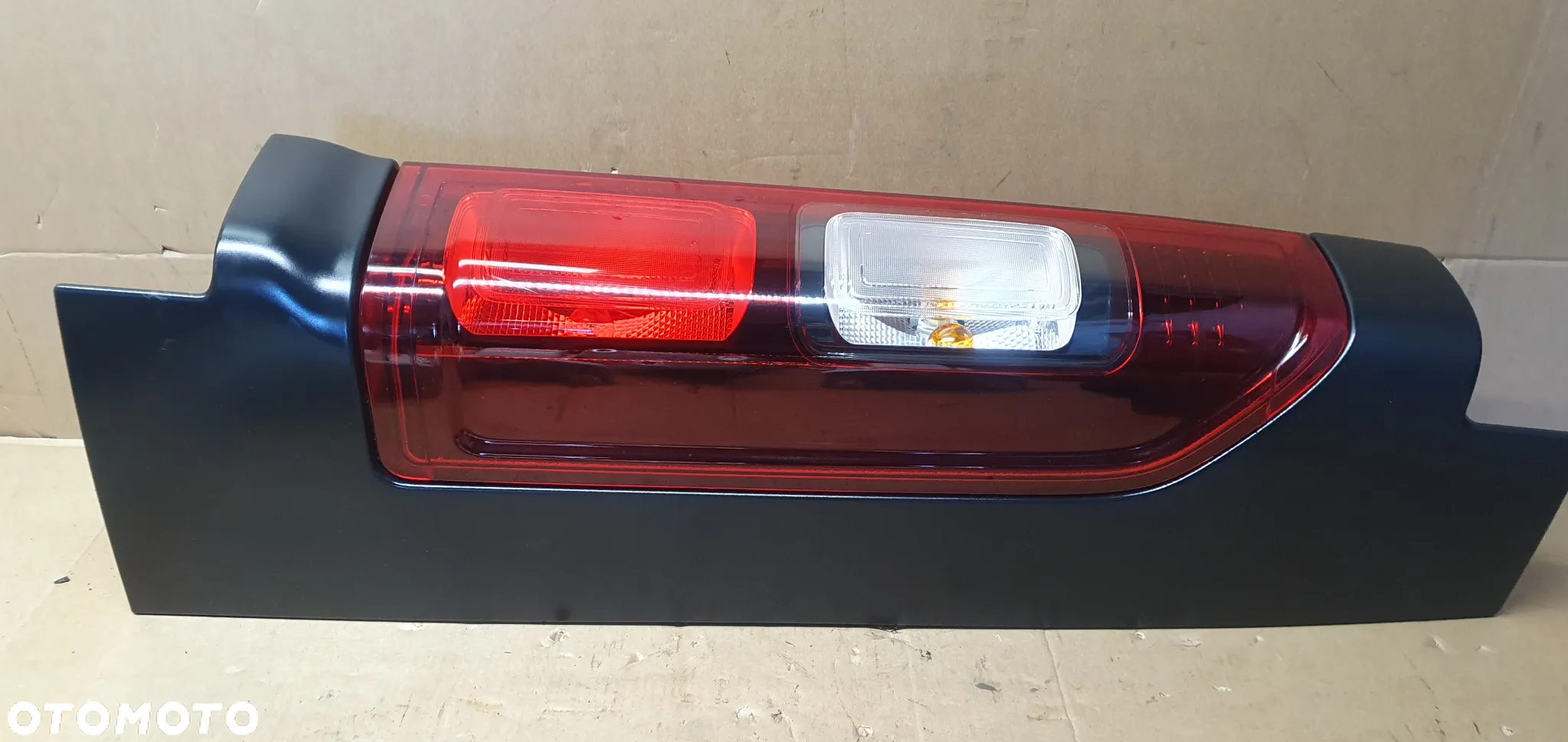 Lampa prawy tył tylna prawa Renault Trafic III Vivaro B - 5