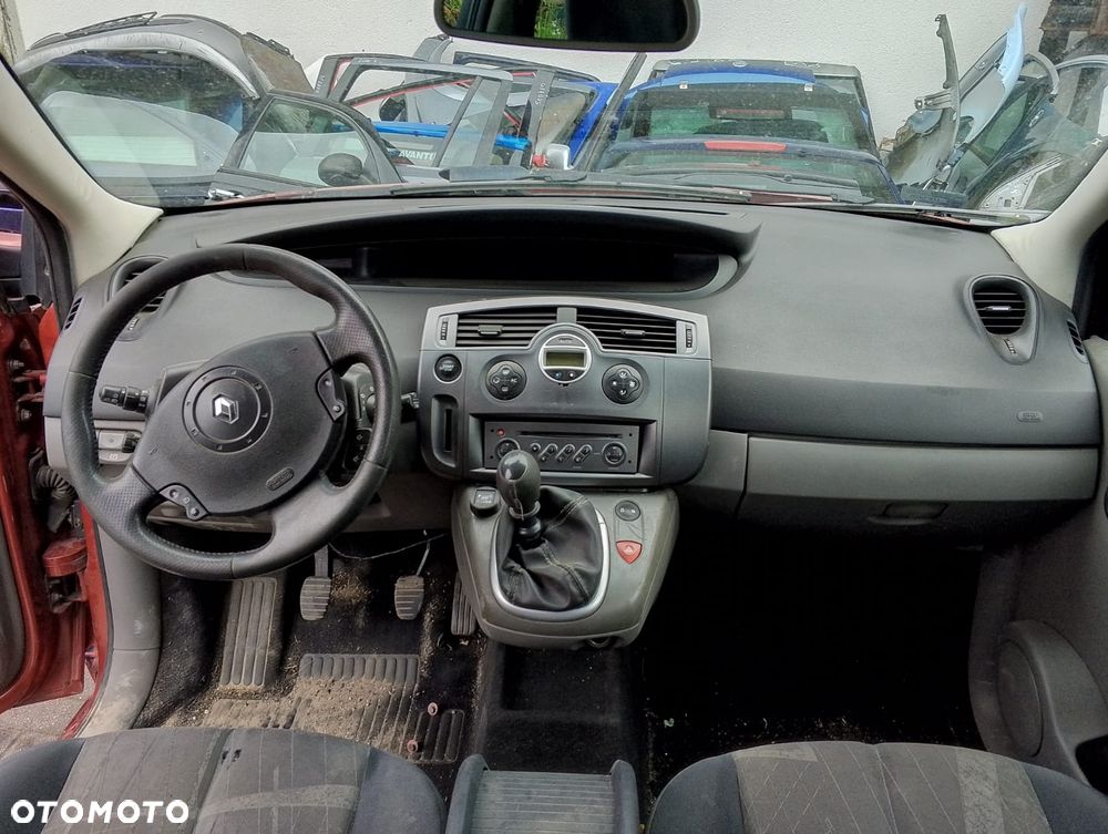 Renault Megane Grand Scenic II (03-06r.) 2.0B 134KM. Silnik F4R 770 ; F4R 771  Skrzynia ND0 015  Lakier TEB76 .Cały na części. GWARANCJA !!!  Przód Tył Zestaw Komplet Drzwi Klapa Zderzak Błotnik Maska Grill Atrapa Szyba Pas Lampa Lusterko Boczki Fotel Kanapa Kokpit Deska Rozdzielcza Przełącznik Włącznik Sterownik Przewody Wiązka Instalacja Moduł Komputer Czujnik Listwa Pompa Alternator Wtryski Głowica Rozrusznik Kompresor Sprzęgło Dwumas Silnik Skrzynia ABS Klimatyzacji Paliwa Wspomagania Kolektor Turbina Przepustnica Zawór Chłodnica Koło Hak Belka Sanki Zawieszenie Mcpherson Półoś Amortyzator Wydech Tłumik Zacisk Most - 6