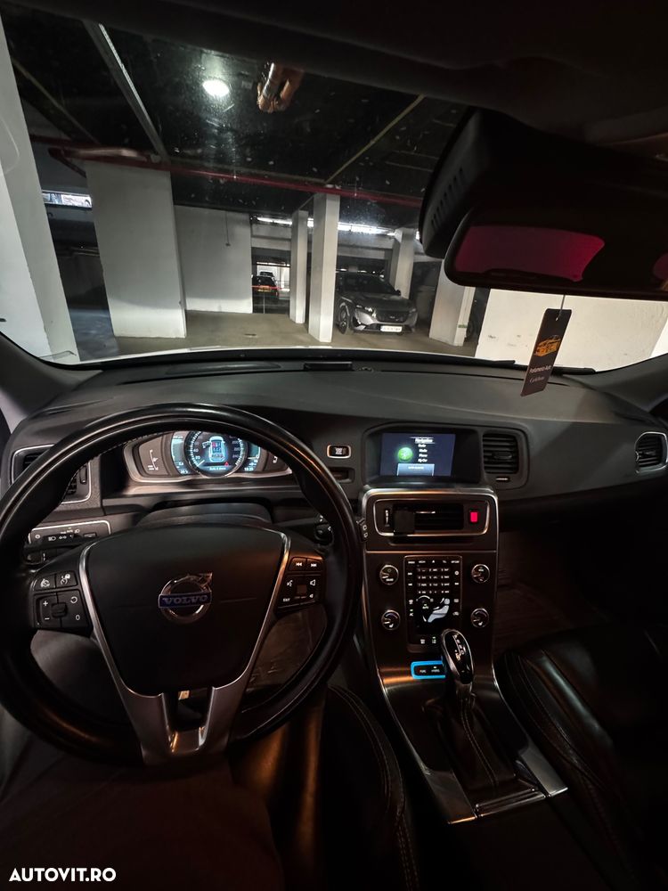 Volvo V60 D6 Plug-In-Hybrid AWD Geartronic Summum - 6
