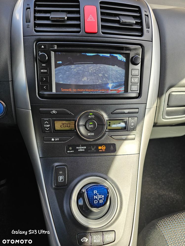 Toyota Auris 1.8 HSD Sol - 11