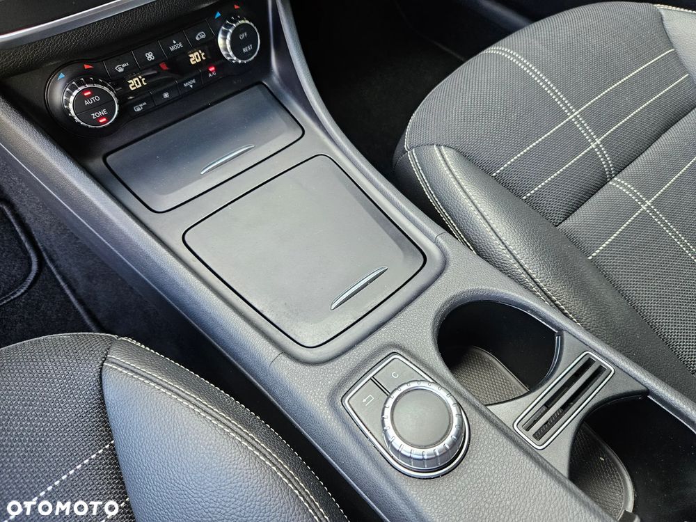 Mercedes-Benz GLA 250 7G-DCT Activity Edition - 28