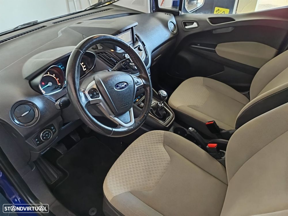 Ford Tourneo Courier 1.0 EcoBoost Titanium - 28