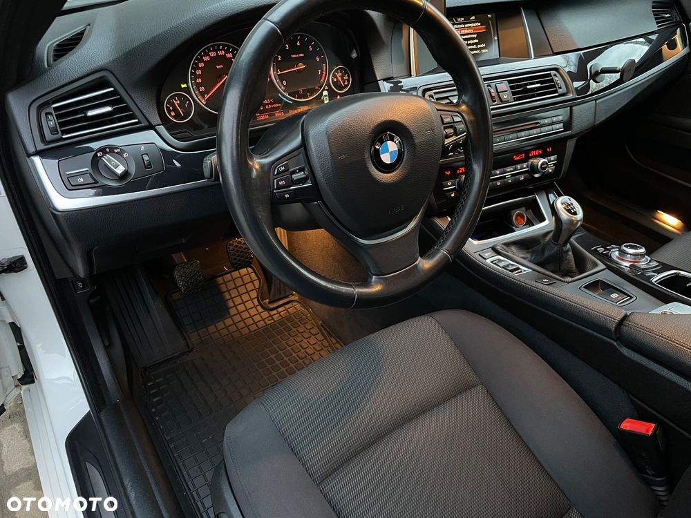BMW Seria 5 528i - 12