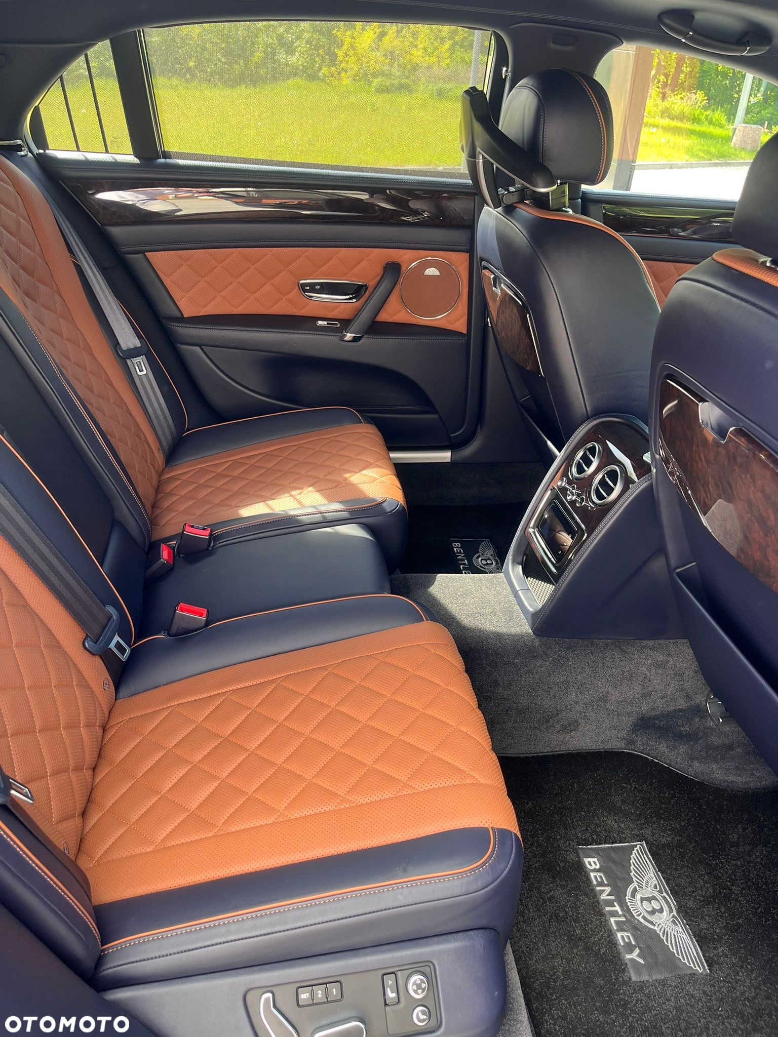 Bentley Flying Spur V8 S - 21