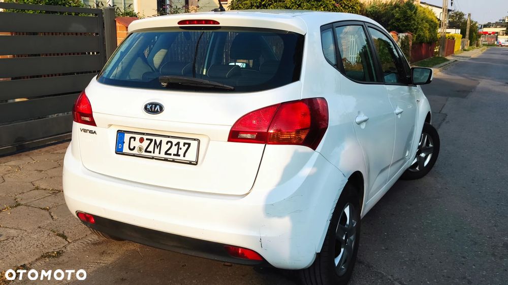 Kia Venga - 30