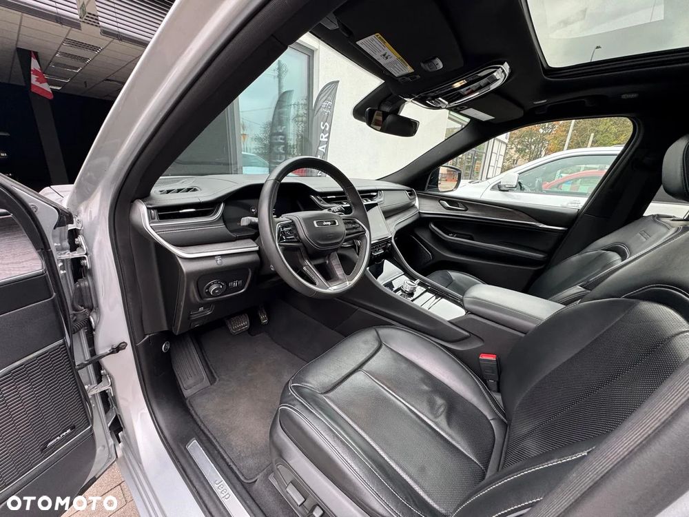 Jeep Grand Cherokee - 12