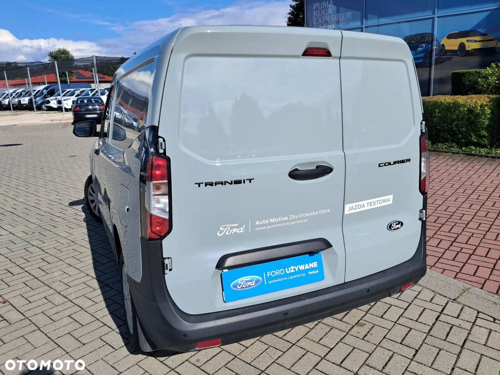 Ford Transit Courier - 10